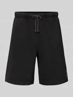 Bermudy o kroju regular fit z wyhaftowanym logo - Spodenki męskie - miniaturka - grafika 1