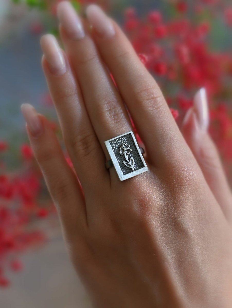 Pierścionek srebrny oksydowany- Polny kwiat II