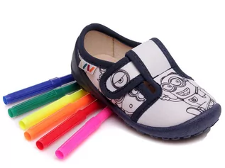 Buty dla dziewczynek - Kapcie, buty dziecięce do kolorowania - WEESTEP R107850009, granatowe w Minionki - Weestep - grafika 1