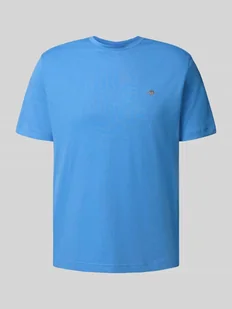 T-shirt o kroju regular fit z wyhaftowanym logo - Koszulki męskie - miniaturka - grafika 1