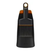 Grabie i motyki - Fiskars Łopatka do ziemi i szczotka 1071302 - miniaturka - grafika 1