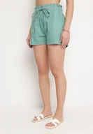 Spodenki damskie - Miętowe Szorty z Gumką w Pasie Ściągane Troczkiem z Ozdobnymi Guzikami Damarie - miniaturka - grafika 1