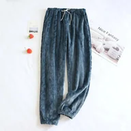 Piżamy damskie - Spodnie od piżamy w warkoczowy splot - Niebieski S/M - miniaturka - grafika 1