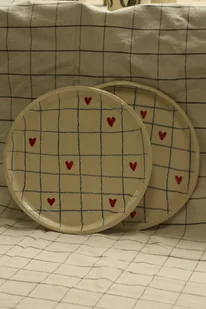 Duży talerz w kratkę i serca. Ceramika ręcznie robiona - Talerze Duży talerz w kratkę i serca. Ceramika ręcznie robiona - Talerze - miniaturka - grafika 1