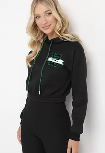 Czarna Bluza o Krótkim Fasonie z Kapturem i Ściągaczami oraz Nadrukiem Varel - Bluzy damskie - miniaturka - grafika 1