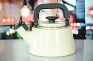 Czajniki na gaz - Czajnik emaliowany Forchetto Moderno Cremoso 2,1l kremowy - miniaturka - grafika 1