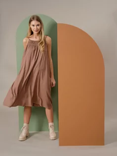 Sukienki - Damska sukienka bez rękawów mini OUTHORN SUDD606 - brązowa - Outhorn - grafika 1
