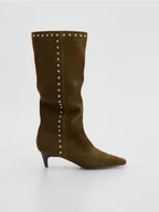 Kozaki damskie - Reserved - Zamszowe kozaki z ćwiekami - zielony - miniaturka - grafika 1