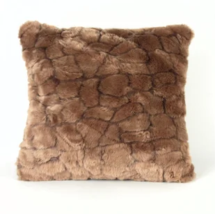 Poduszka dekoracyjna 43x43 cm brązowa BEARSKIN - Poduszki dekoracyjne - miniaturka - grafika 1