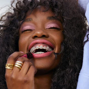 3ina 3INA Makeup  Vegan  Cruelty Free  The Lipstick 382  ciemnoróżowa matowa  pomadka do ust o wysokiej pigmentacji  szminka do ust  matowa, matowa, intensywna kolory, kremowy zapach wanilii - Szminki - miniaturka - grafika 8