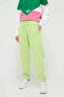 Spodnie damskie - adidas spodnie dresowe kolor zielony z aplikacją - grafika 1