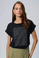 Koszulki i topy damskie - Czarny t-shirt ze złotą aplikacją - Femestage - miniaturka - grafika 1