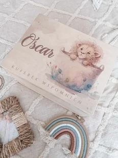 Drewniany kuferek wspomnień dla chłopca z lwem prezent na chrzest, roczek - Pamiątka Chrztu Świętego - miniaturka - grafika 1