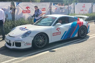 Porsche 911 GT3 z podpisem po torach głównych - Czasopisma - miniaturka - grafika 1