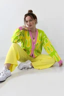 Swetry damskie - Kolorowy bawełniany kardigan zapinany F2026 żółty - miniaturka - grafika 1