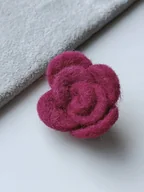 Broszki - broszka filcowa pojedyncza róża kwiat FIOLET ŚLIWKOWY ŚLIWKA filc - miniaturka - grafika 1