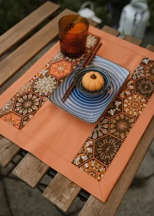 Podkładka na stół i pod talerze pomarańczowego koloru - Obrusy i serwetki - miniaturka - grafika 1