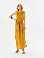 Sukienki - Długa sukienka z paskiem w talii - miniaturka - grafika 1