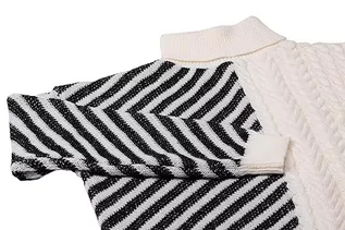 Swetry damskie - Fenia Damski sweter patchworkowy w paski, z wysokim kołnierzem i skręconą teksturą, czarno-biały, rozmiar XS/S, czarny biały, XS - grafika 1