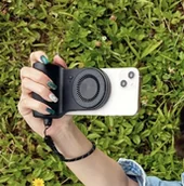 Powerbanki - Adam Elements Selfie Shot Magnetic Hand Grip - magnetyczny uchwyt do ręki z powerbankiem 5000mAh czarny - Gwarancja bezpieczeństwa. Proste raty. Bezpłatna wysyłka od 170 zł. - miniaturka - grafika 1