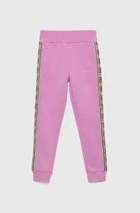 Guess spodnie dresowe dziecięce kolor fioletowy z nadrukiem - Spodnie i spodenki dla dziewczynek - miniaturka - grafika 1