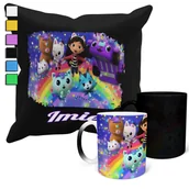 Gadżety dla niej i dla niego - ZESTAW KUBEK MAGICZNY ZMIENIAJĄCY KOLOR + POSZEWKA KOCI DOMEK GABI + IMIĘ - miniaturka - grafika 1