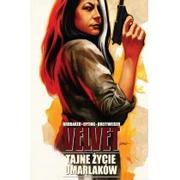 Komiksy dla dorosłych - Mucha Comics Ed Brubaker, Steve Epting Velvet. Tom 2 Tajne życie umarlaków - miniaturka - grafika 1