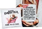 Moda i Uroda OUTLET - Personalizowany Zestaw na prezent dla emerytki PODUSZKA ORAZ KUBEK DLA EMERYTKI z imieniem - miniaturka - grafika 1