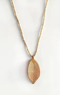 Naszyjniki - Naszyjnik złoty liść - miniaturka - grafika 1