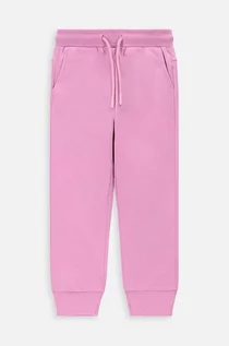 Spodnie i spodenki dla dziewczynek - Coccodrillo spodnie dresowe bawełniane dziecięce kolor różowy gładkie - grafika 1