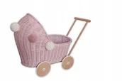 Domki dla lalek - Wózek wiklinowy dla lalek RÓŻOWY pchacz z pościelą i pomponami - miniaturka - grafika 1