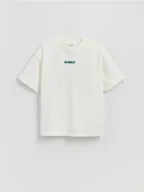 Koszulki dla chłopców - Reserved - Bawełniany t-shirt z nadrukiem - złamana biel - miniaturka - grafika 1