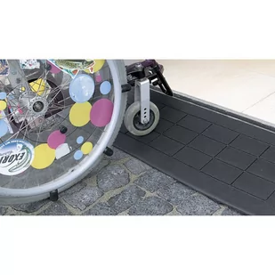 Najazdowy klin gumowy, 1075 x 310 mm, wysokość 32 mm - Kostki brukowe i krawężniki - miniaturka - grafika 2