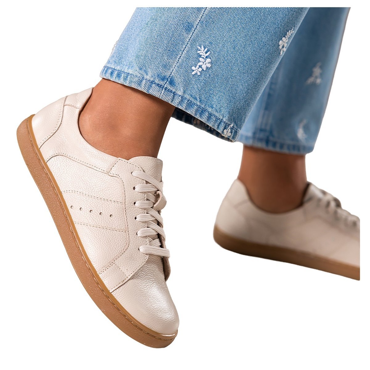 Jasnobeżowe buty barefoot skórzane damskie szerokie na elastycznej płaskiej podeszwie sznurowane PRODUKT POLSKI Casu 5906-36