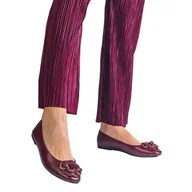 Baleriny - Bordowe balerinki zdobione kwiatuszkiem czerwone - Inna marka - miniaturka - grafika 1