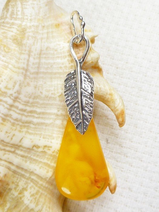 Wisiorek srebrny z bursztynem 604-71