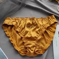 Majtki damskie - Satynowe figi z napisem - miniaturka - grafika 1