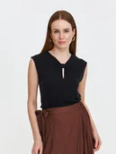 Bluzki damskie - Czarna bluzka w stylu casual z efektownym dekoltem - miniaturka - grafika 1