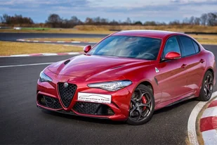 Szkolenie wyścigowe w Alfa Romeo Giulia Quadrifoglio - Czasopisma - miniaturka - grafika 1