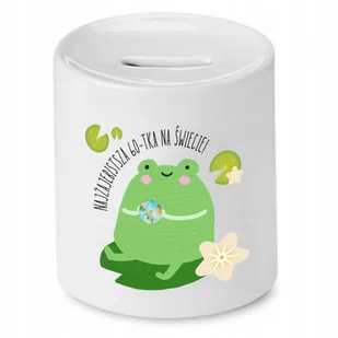 SKARBONKA PREZENT DLA NA URODZINY 60 60te 60-te z Nadrukiem ze Zdjęciem + Opakowanie na prezent (wzór 02) - Skarbonki SKARBONKA PREZENT DLA NA URODZINY 60 60te 60-te z Nadrukiem ze Zdjęciem + Opakowanie na prezent (wzór 02) - Skarbonki - miniaturka - grafika 1