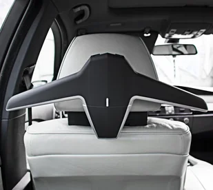 SAMOCHODOWY WIESZAK NA ZAGŁÓWEK UCHWYT MARYNARKĘ - Uchwyty samochodowe do telefonów - miniaturka - grafika 1