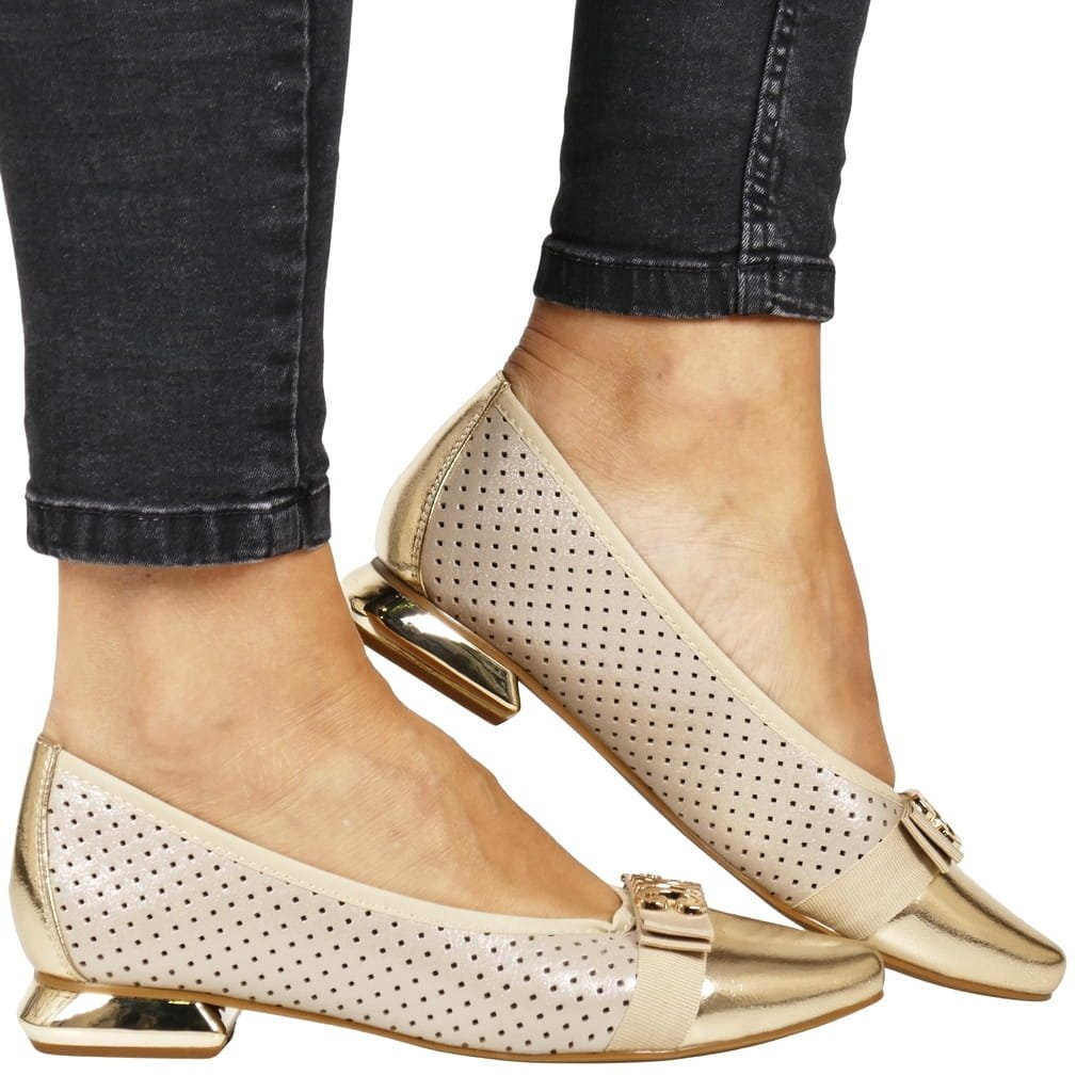 Baleriny Na Płaskiej Podeszwie Ażurowe Nosek W Szpic Potocki 12556 Beżowe Złote