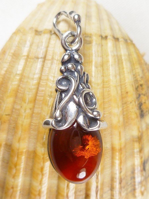 Wisiorek srebrny z bursztynem 601-64