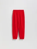 Spodnie i spodenki dla chłopców - Reserved - Bawełniane spodnie jogger - czerwony - miniaturka - grafika 1