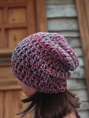 Czapki damskie - Szydełkowa czapka z odrobiną szarości w sobie - miniaturka - grafika 1