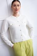 Swetry damskie - Elegancki sweter ze złotymi guzikami, biały - Greenpoint - miniaturka - grafika 1
