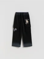 Spodnie i spodenki dla dziewczynek - Reserved - Spodnie dresowe Pusheen - czarny - miniaturka - grafika 1