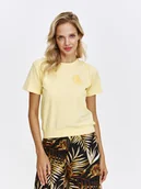 Koszulki i topy damskie - Żółty t-shirt z subtelnym nadrukiem - miniaturka - grafika 1