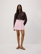 Spodenki damskie - Reserved - Spódnico-szorty z paskiem - pastelowy róż - miniaturka - grafika 1