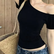 Bluzki damskie - TEMU Damski Seksowny Asymetryczny Crop Top z Jednostronnym Marszczeniem - Krótki Rękaw, Koszulka z Odkrytym Brzuchem, Jednokolorowa Bluzka Dopasowana - miniaturka - grafika 1